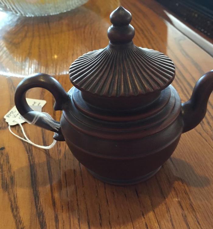 陈岩紫砂壶,求鉴定真伪和估价,谢谢_陈岩紫砂