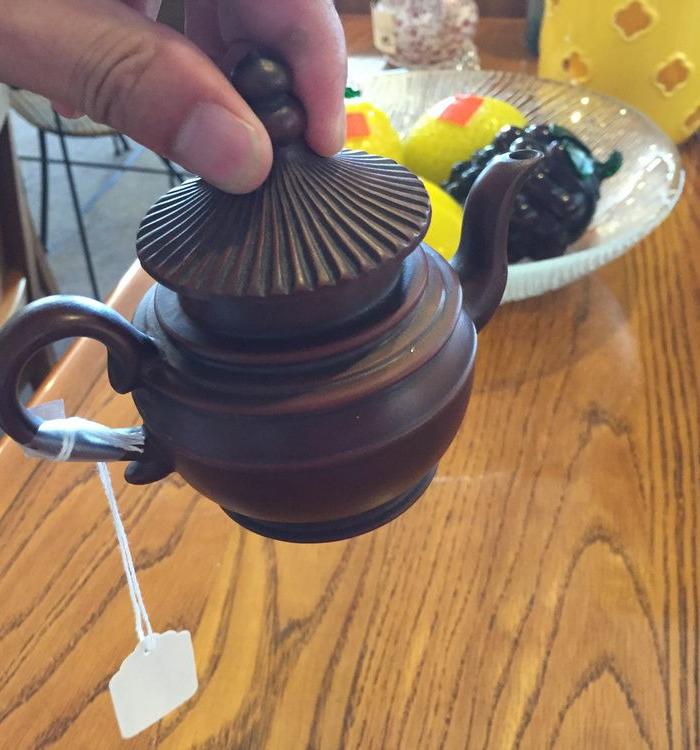 陈岩紫砂壶,求鉴定真伪和估价,谢谢_陈岩紫砂