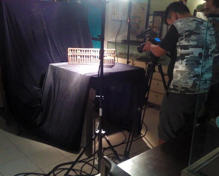 广东佛山电视台古董节目组到我店里拍摄藏品_