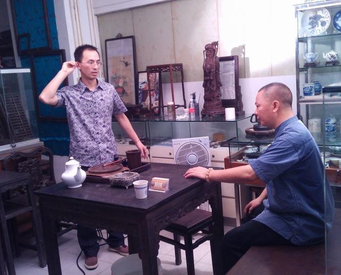 广东佛山电视台古董节目组到我店里拍摄藏品_