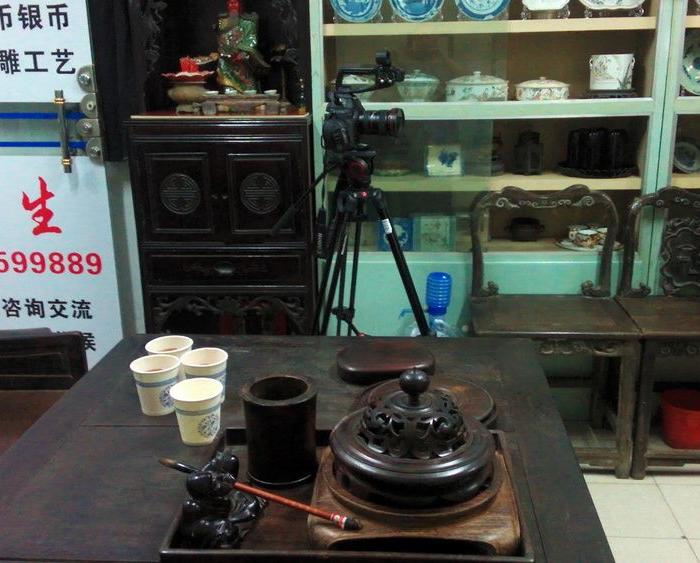 广东佛山电视台古董节目组到我店里拍摄藏品_