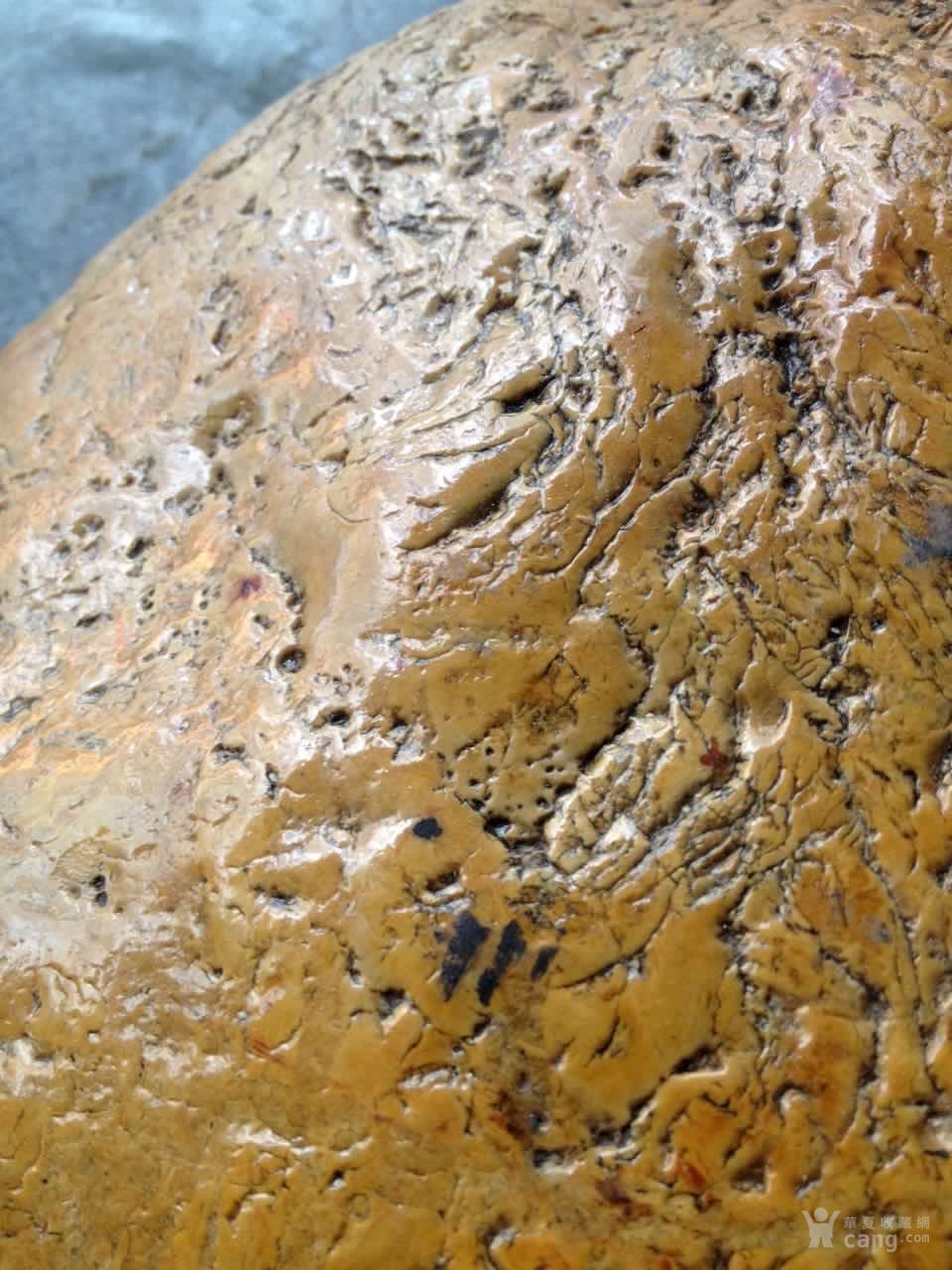 黄蜡石原石: 直径40cm—60cm  ,  重:45kg ,油性好 表面有很多指甲纹.