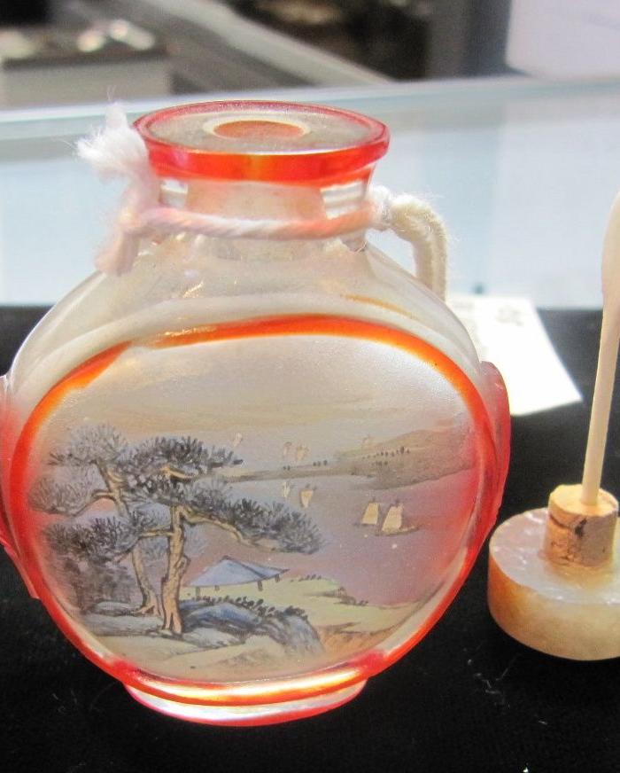 是什么时候材质的鼻烟壶,99美金可以吗?谢谢!