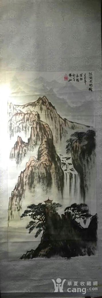 山东美术家协会理事吴永福先生画在布上的山水画.