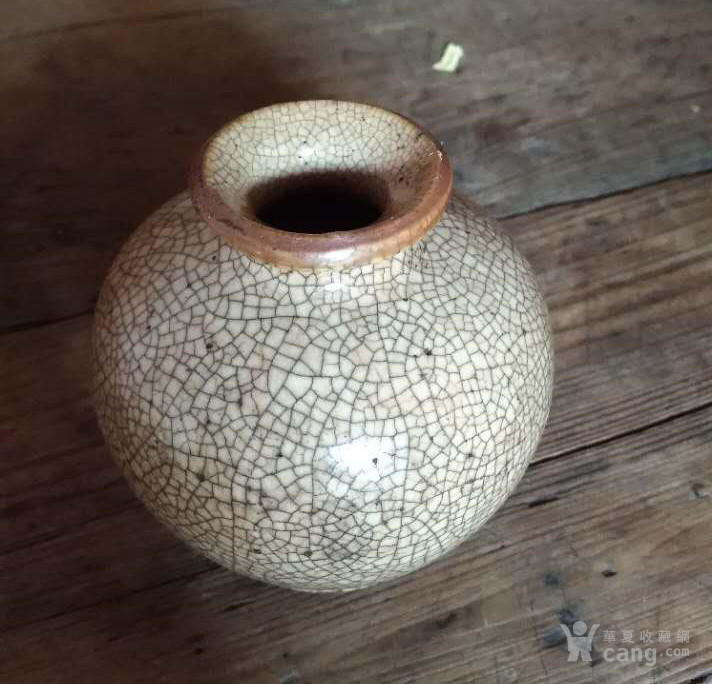 在乡下老房子发现的裂纹釉花瓶是什么年代的_