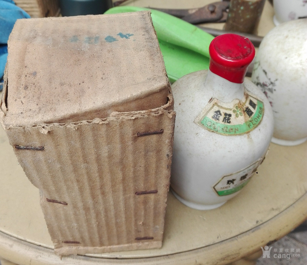 50 60年代天津供出口的金花牌瓷瓶玫瑰露酒?