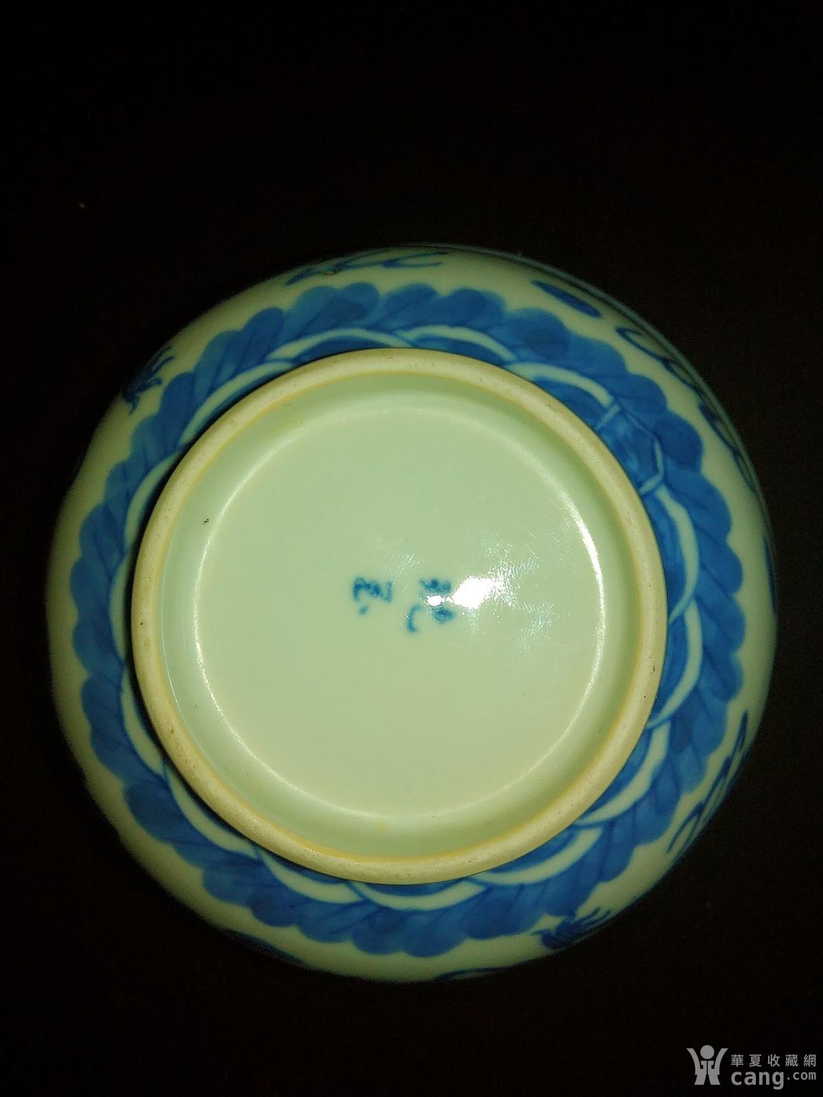 康熙玩玉款海水龙纹青花碗