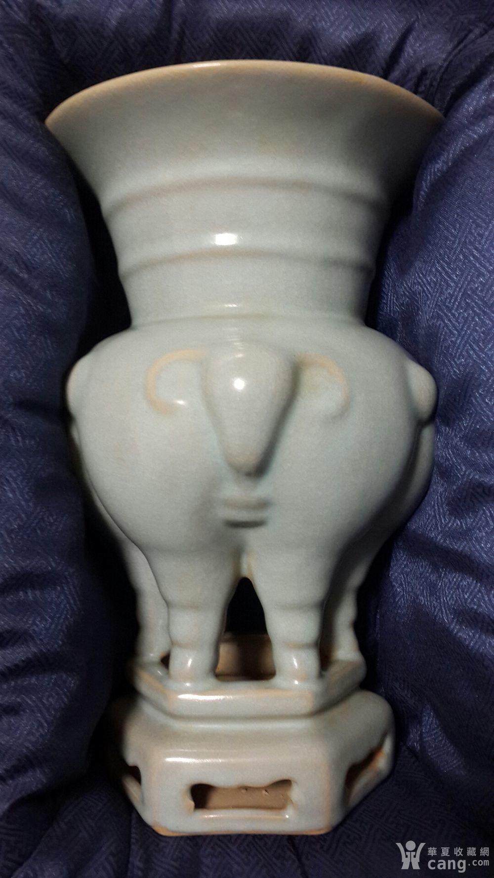 南宋汝窑天青釉三羊尊