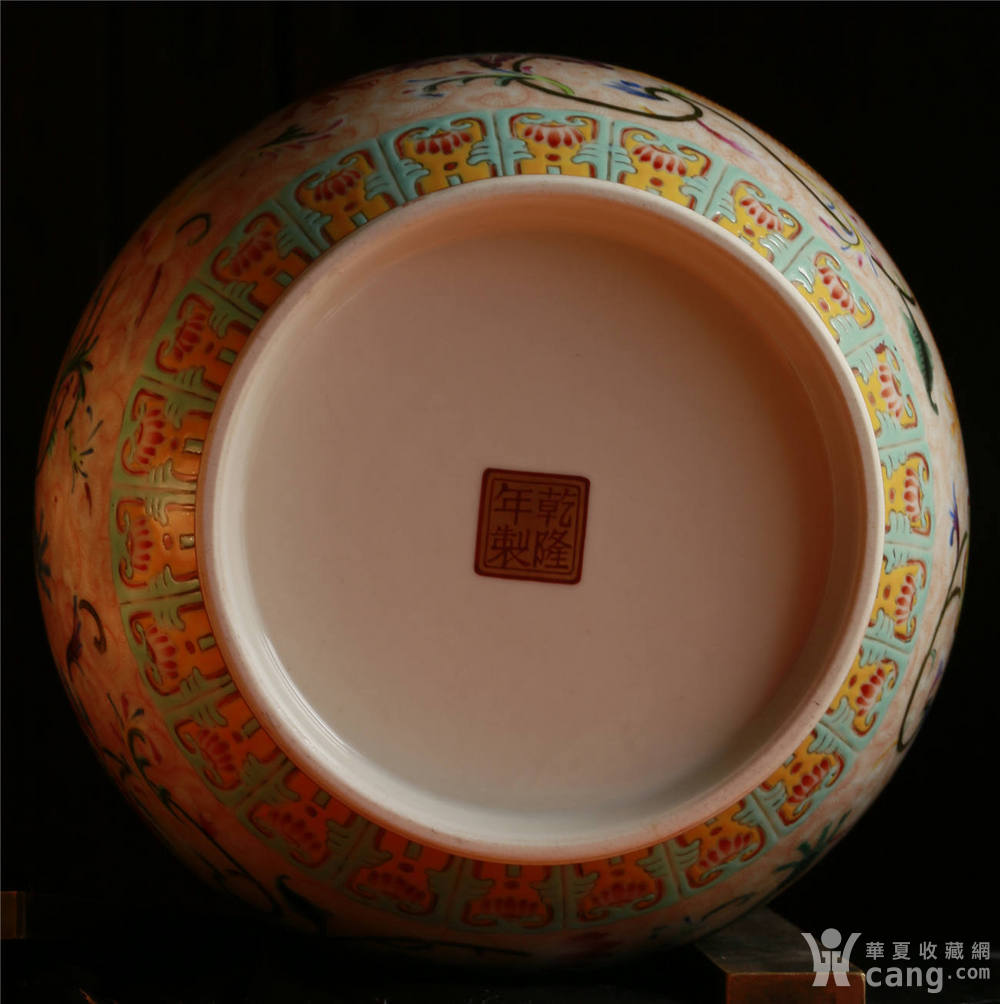 清乾隆官窑粉彩5龙描金瓶
