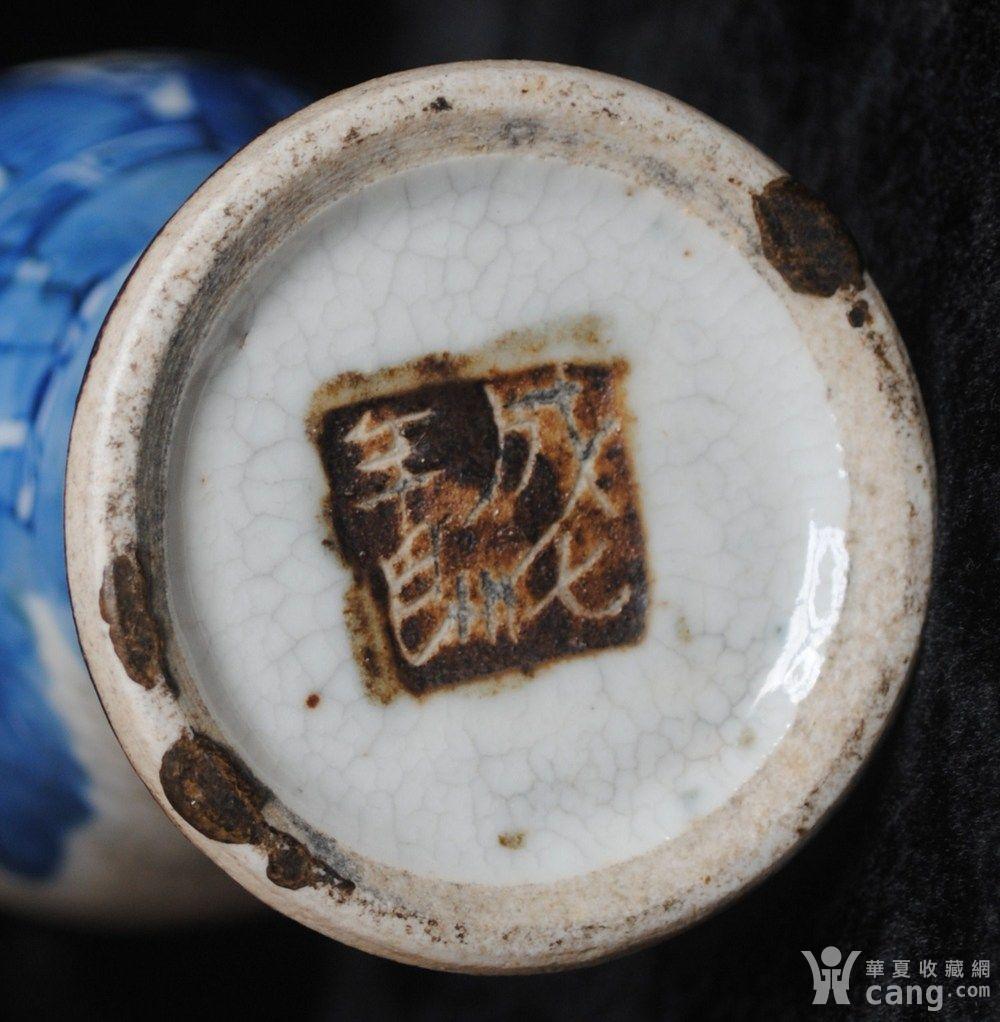 晚期.成化年制款青花哥釉铁骨泥人物纹观音瓶